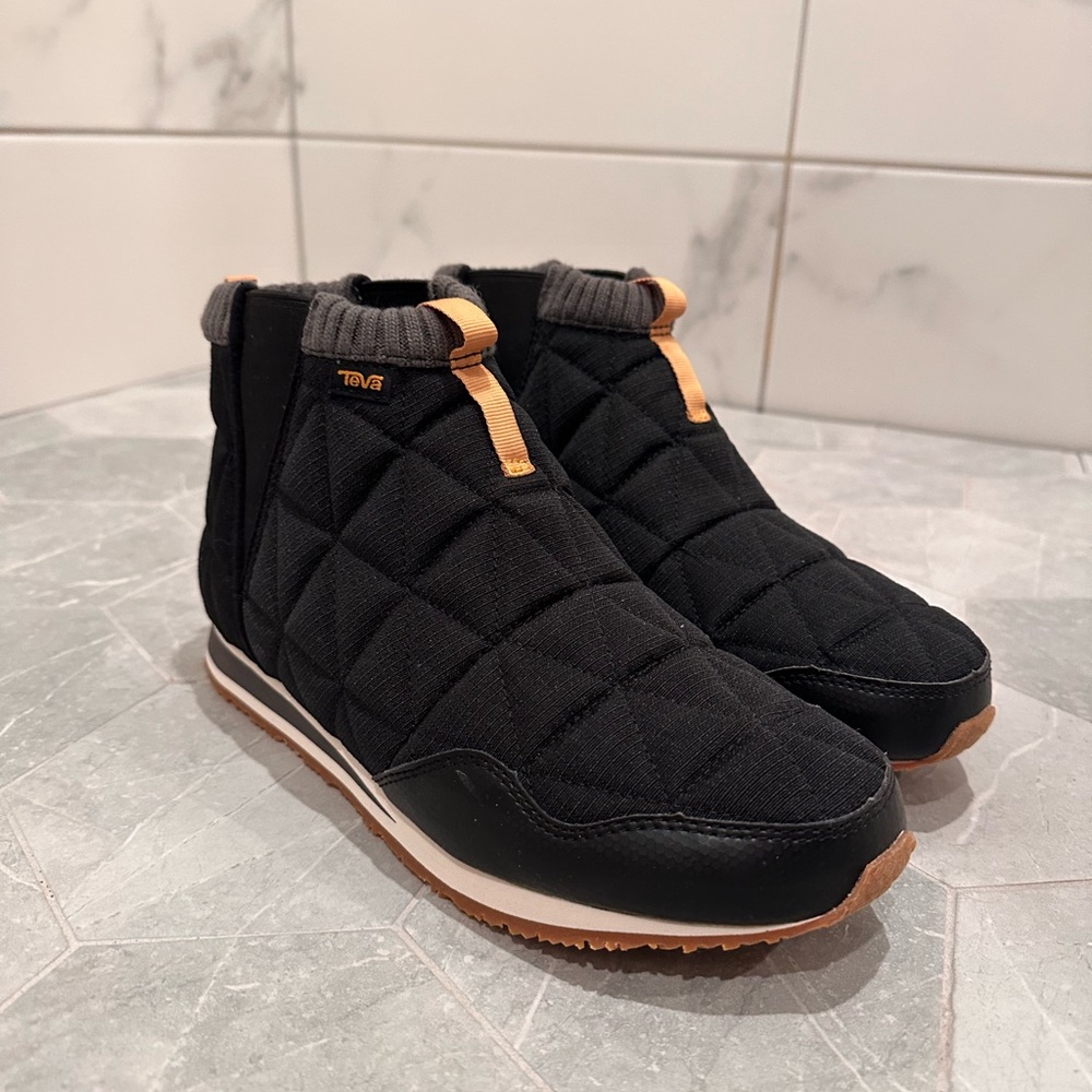 NWOT Teva reEMBER Mid slip on boots, Black, W10 US